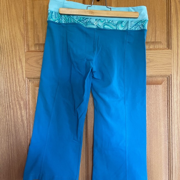 Lululemon Capri Leggings 6 - Picture 2 of 3